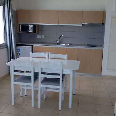 Hotel apartamentowy Vrissaki 5*
