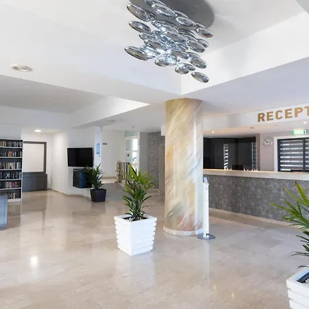 Aparthotel Vrissaki